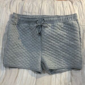 Olive & Oak Gray Quilted Athletic Shorts